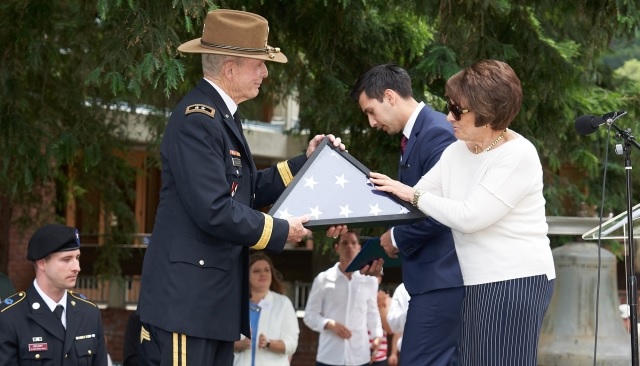 Flag presentation - Hillhouse